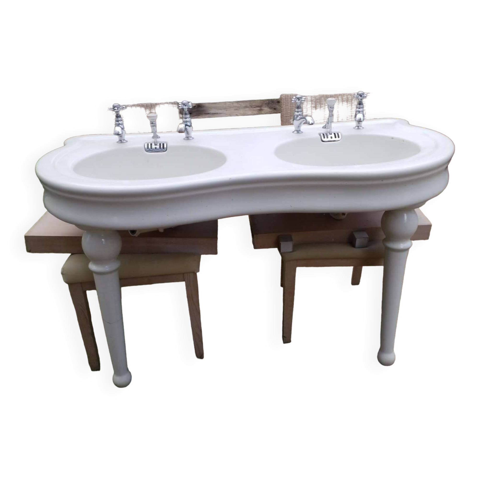Old washbasins