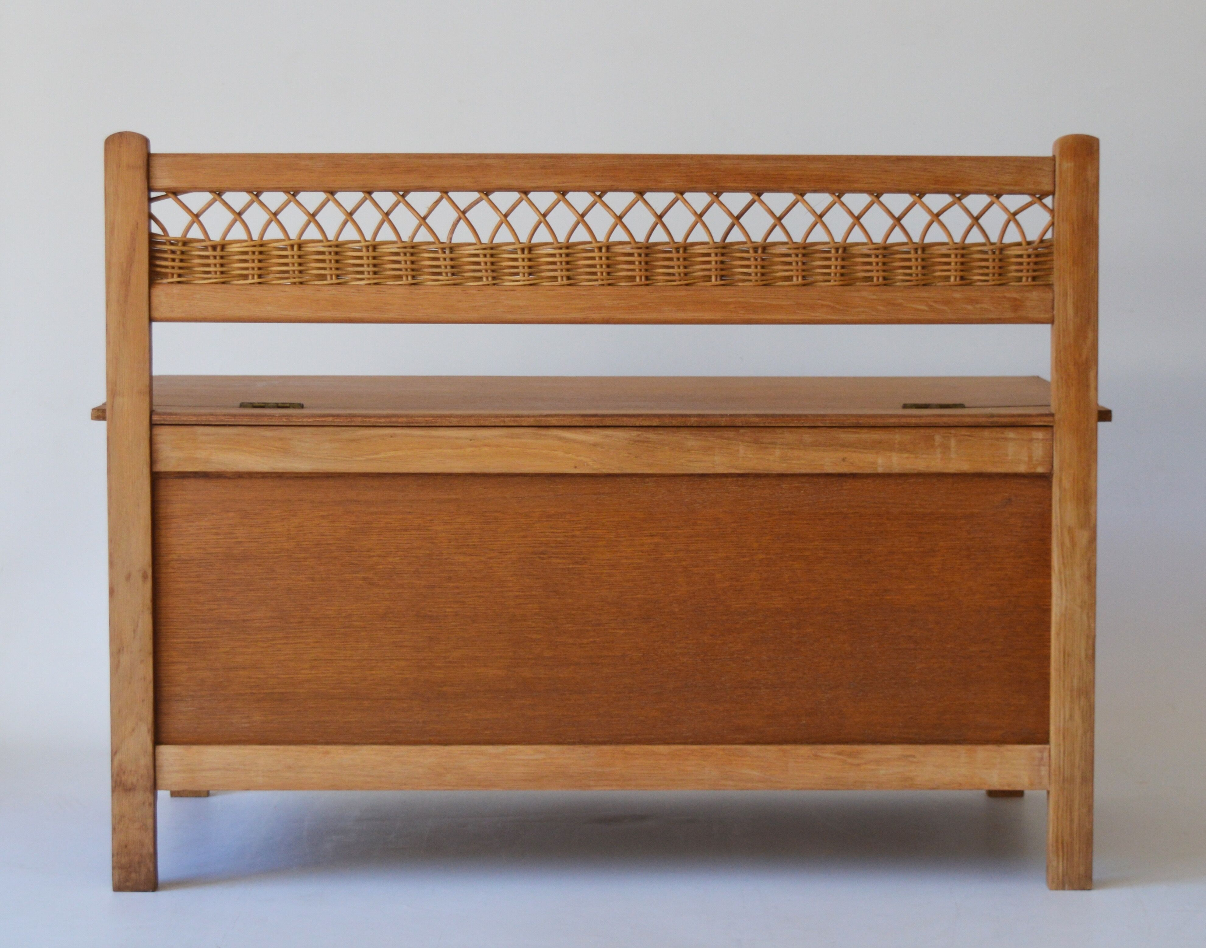 Rattan chest bench