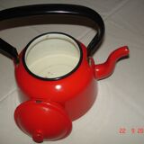 Red enamel kettle