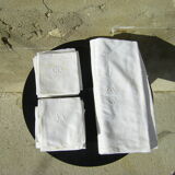 Tablecloth and its twelve old towels