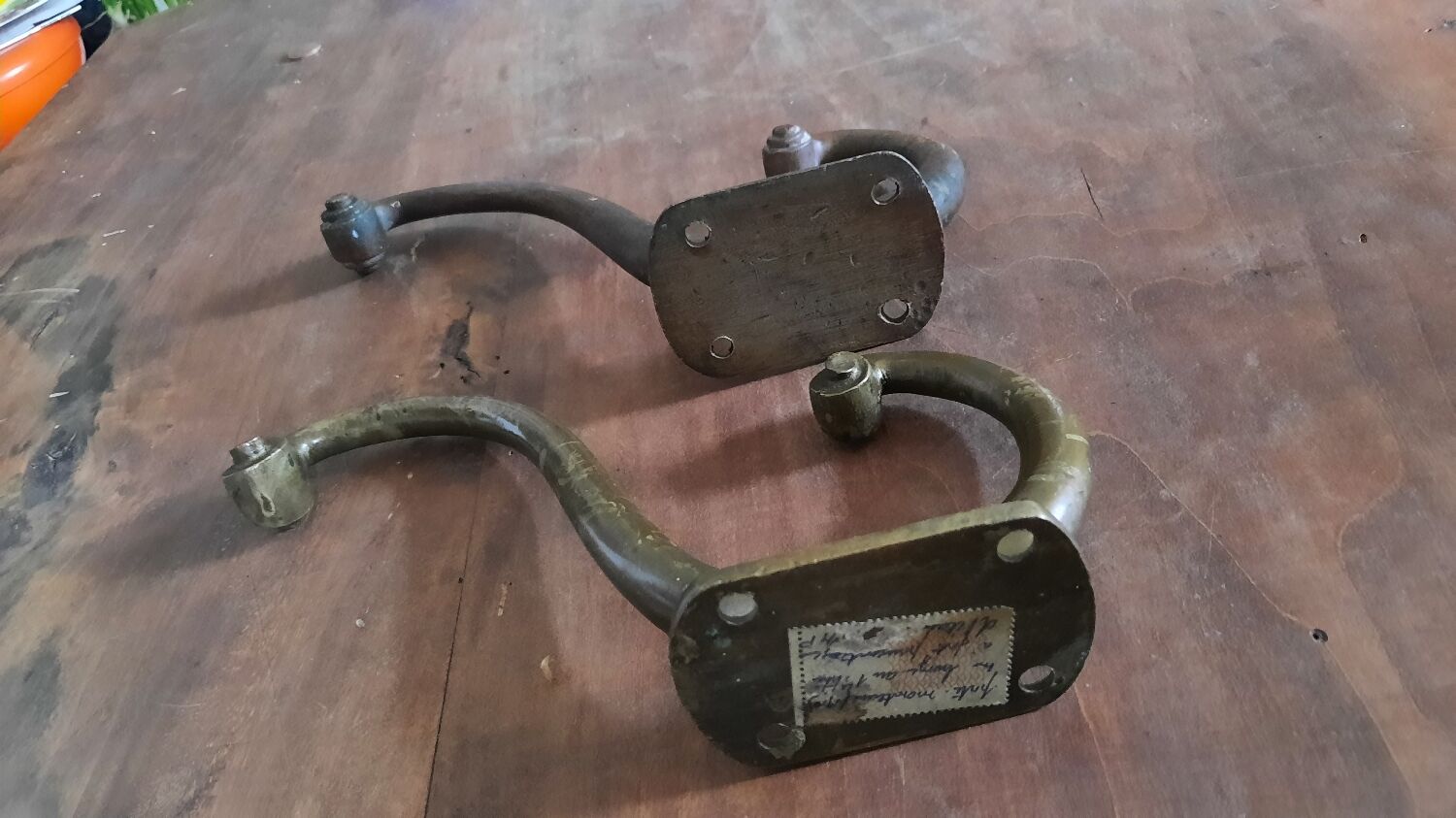 Paire de patères en bronze