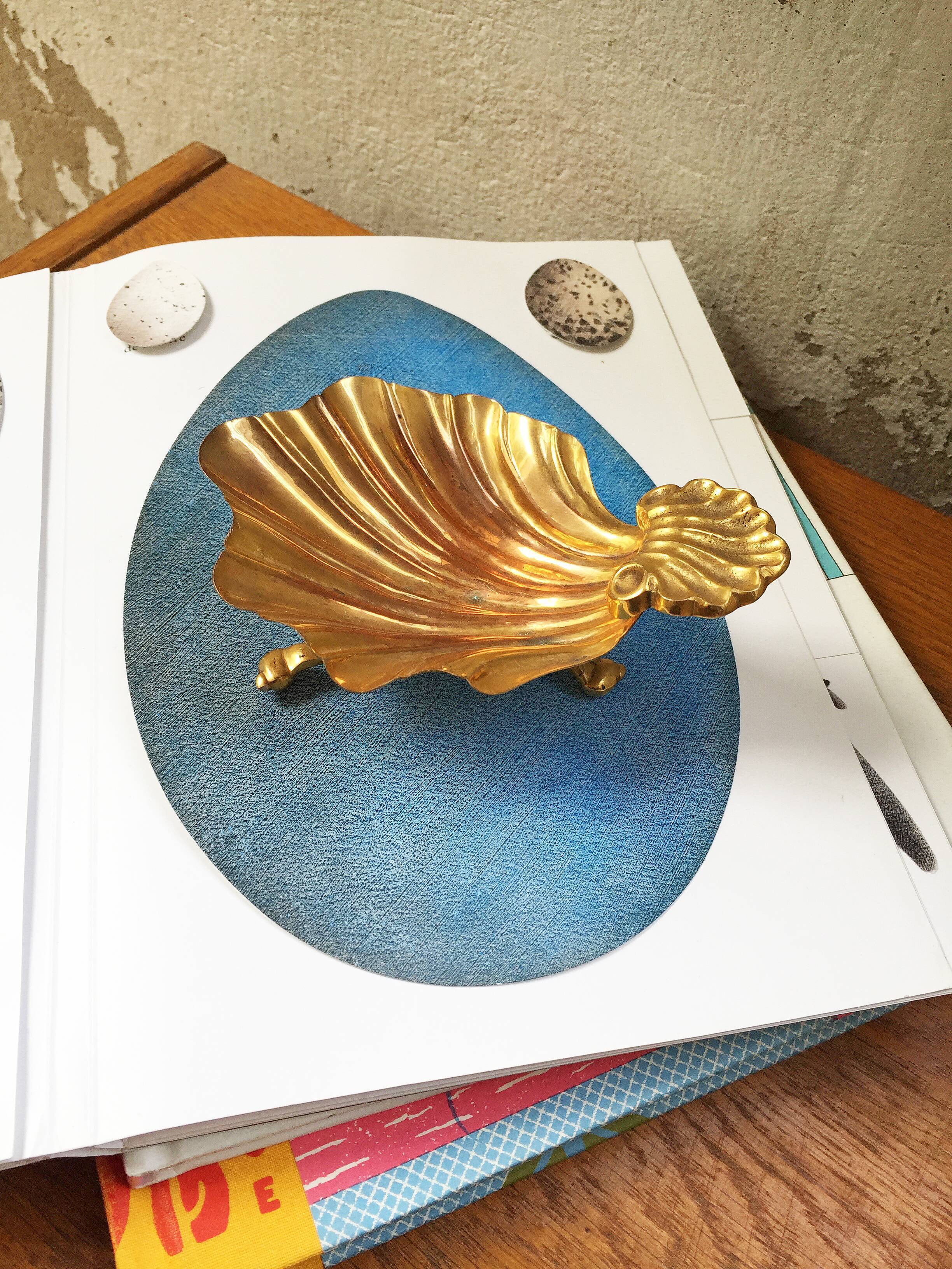 Golden shell ashtray