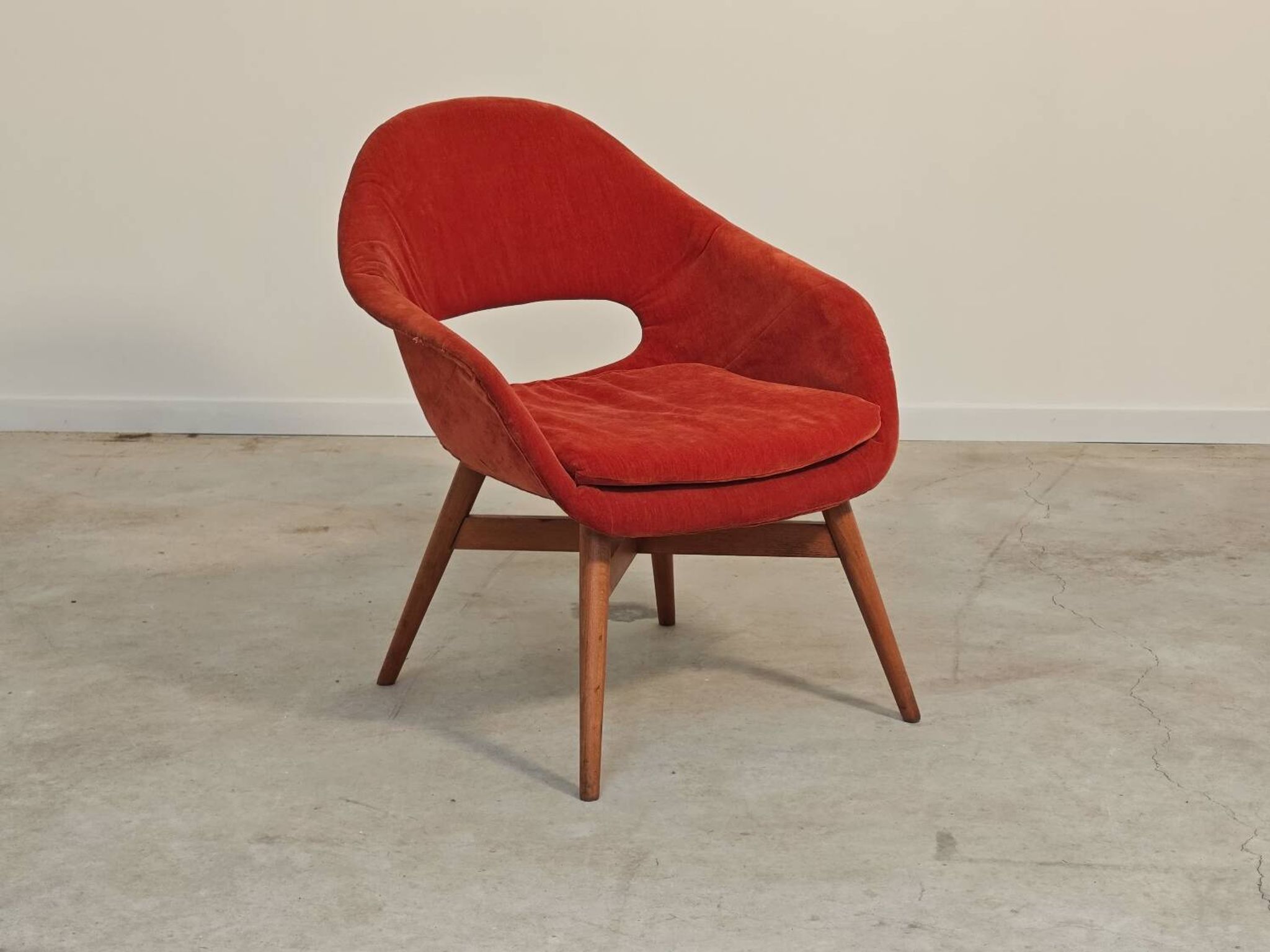 Fauteuil Shell restauré velours par Miroslav Navratil pour Vertex