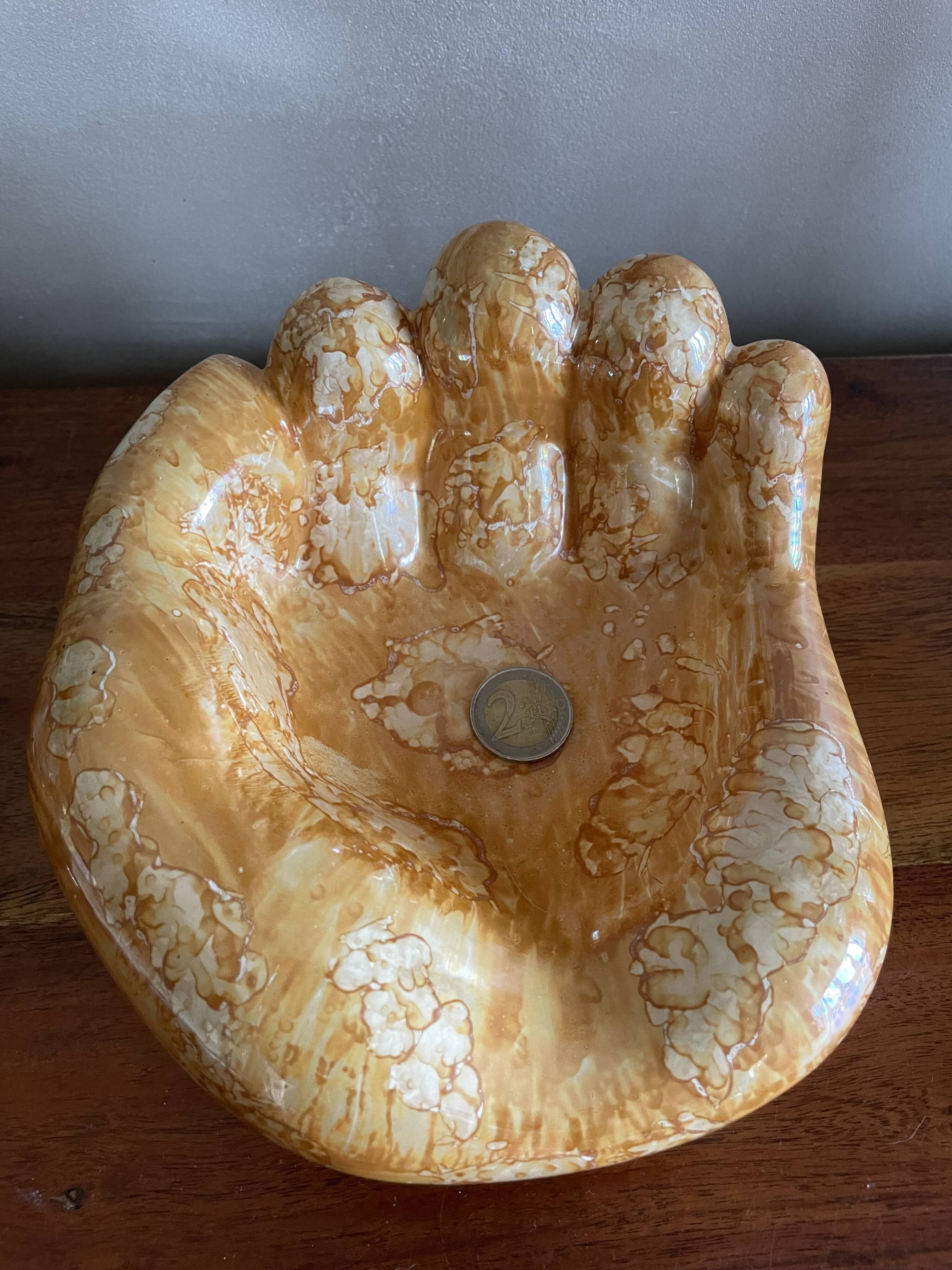 Large hand pocket