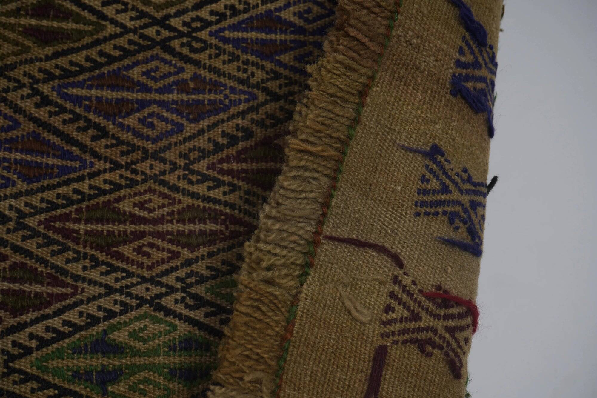 Vintage Turkish kilim, handwoven, 165x217 cm.