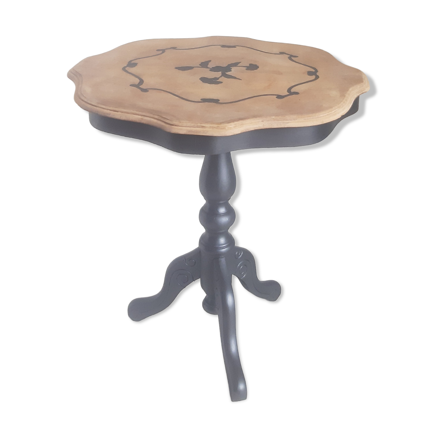 Turntable pedestal table