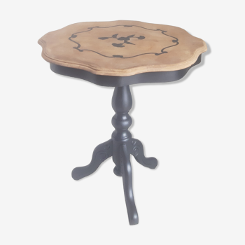 Turntable pedestal table