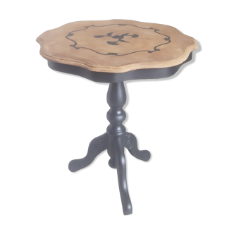 Turntable pedestal table