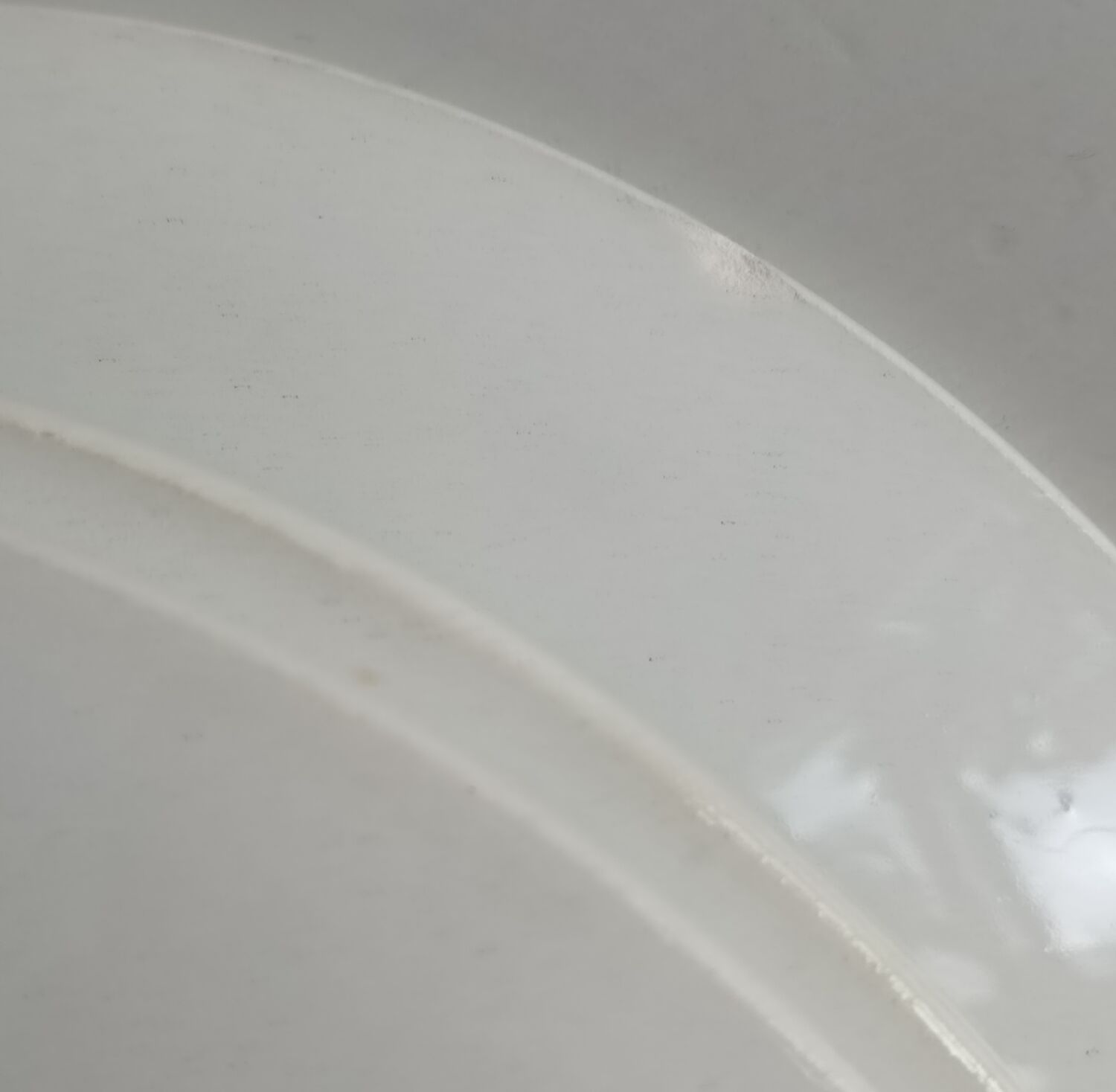 Six mismatched plates iron earth