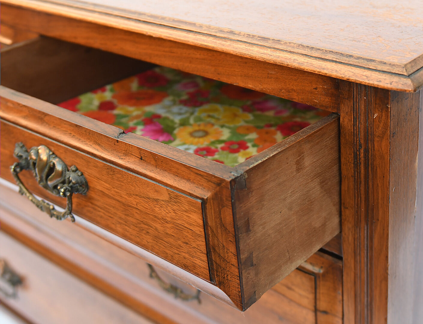 Commode en bois naturel