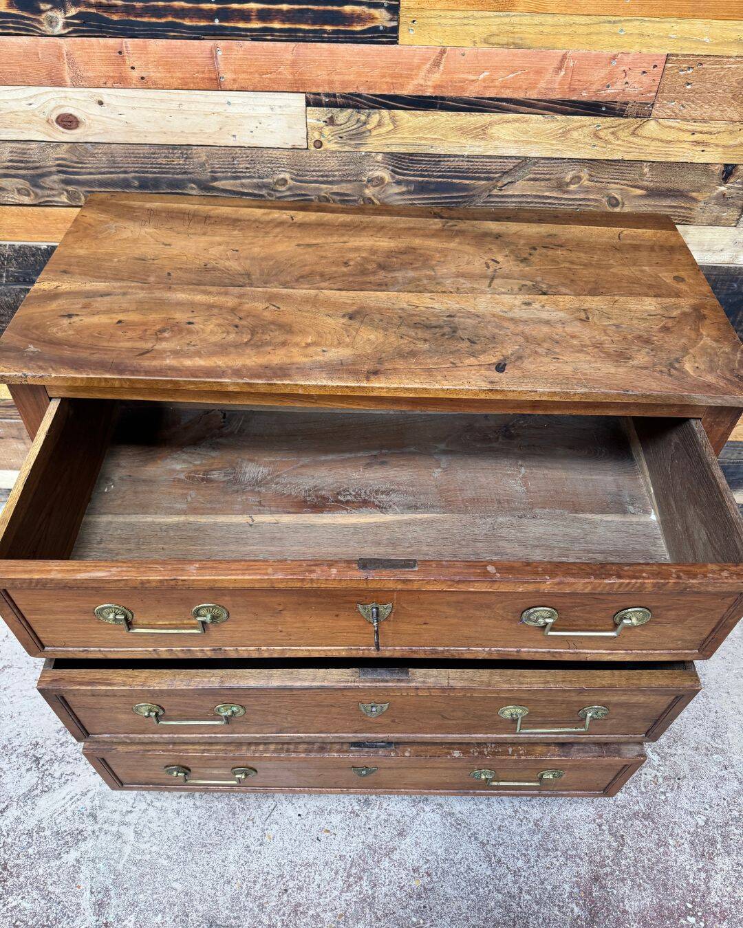 Petite commode en noyer - Époque Louis XVI