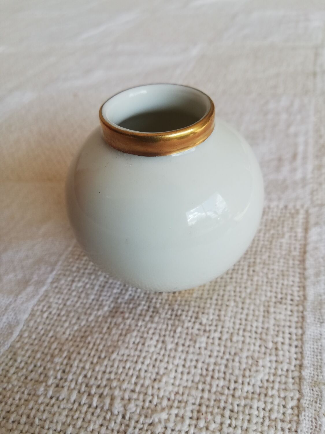 Very small round vase in off-white color with gold edging ESCHENBACH