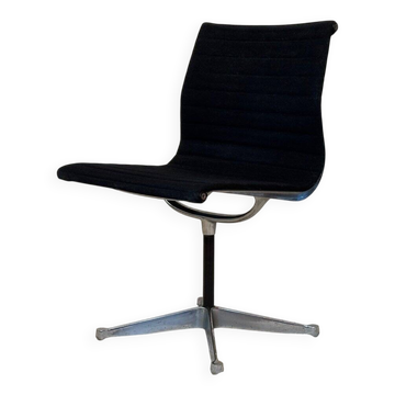 Model EA 105 aluminium swivel chair by Eames for Herman Miller, 1970s
