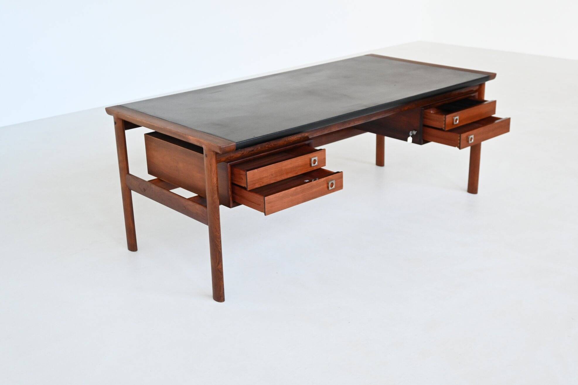 Arne Vodder desk in rosewood and leather Sibast Denmark 1960