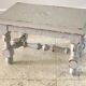 Tabouret vintage gris perle patiné