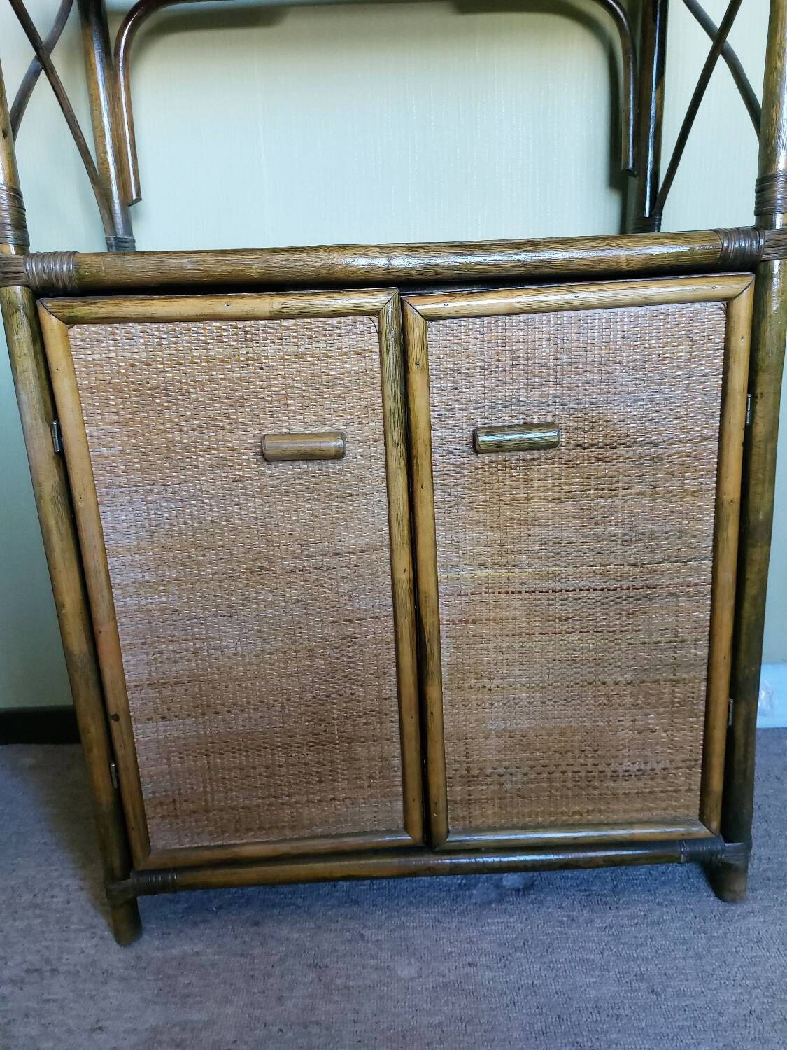 Many libraries and rattan desks.