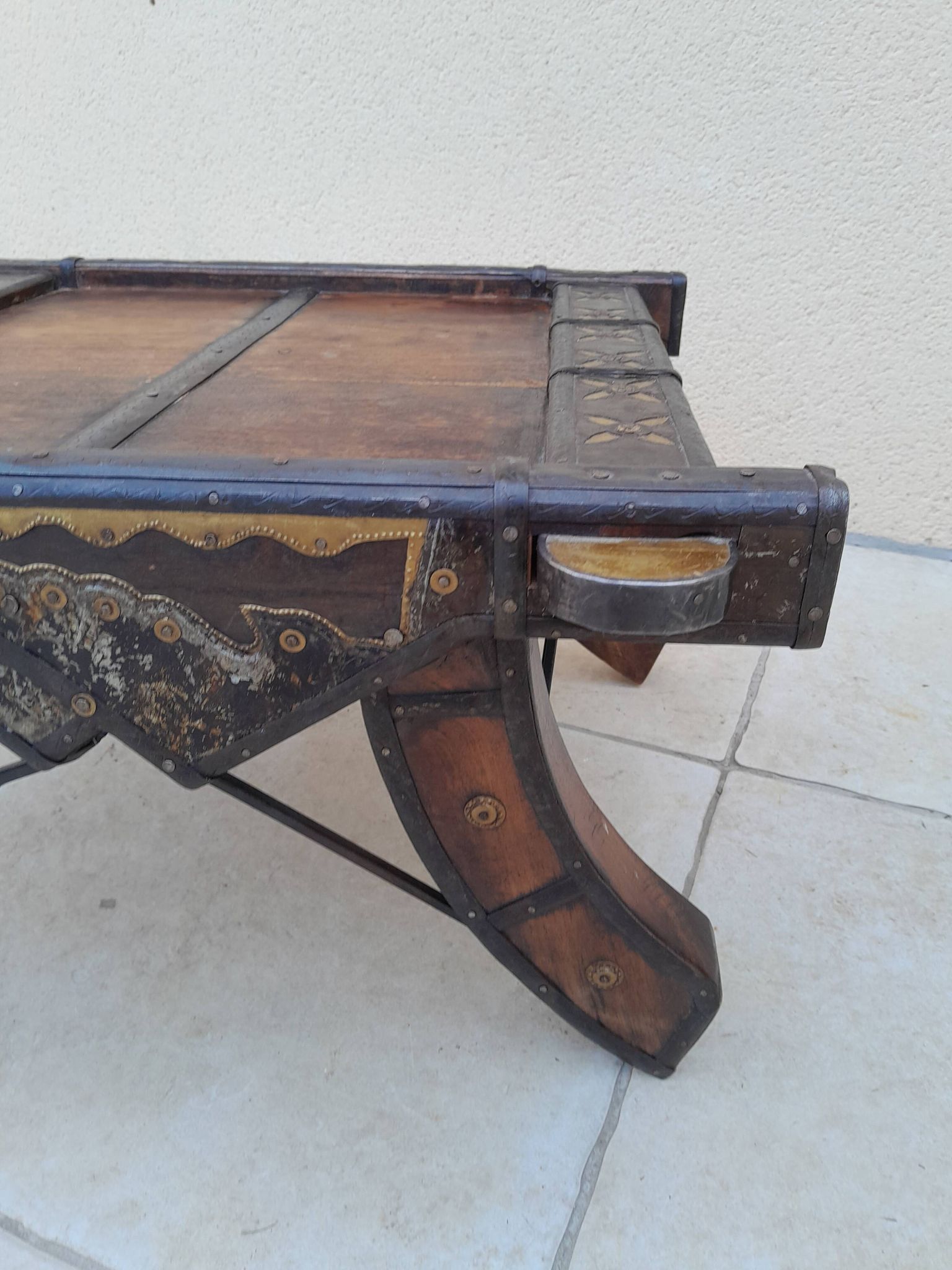 Table basse ancienne tibetaine bois cuivre