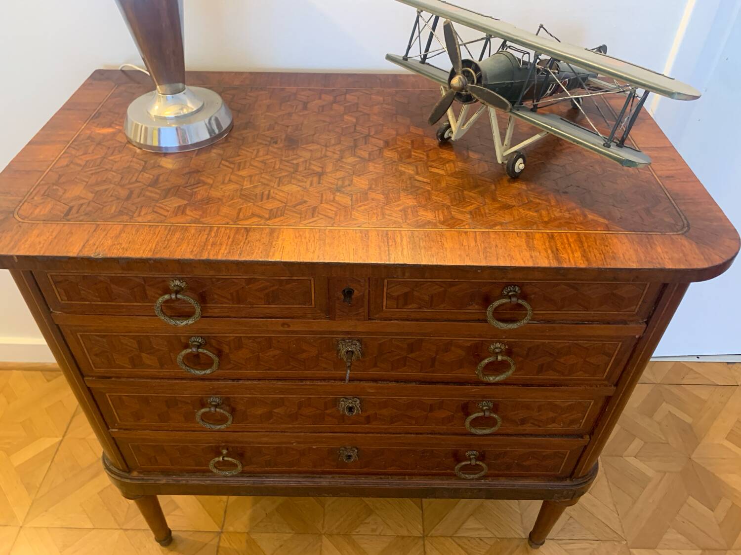 Marquetry chest of drawers