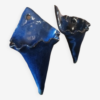 Bouquetiere pair blue cone