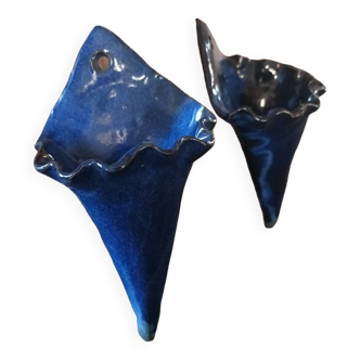 Bouquetiere pair blue cone