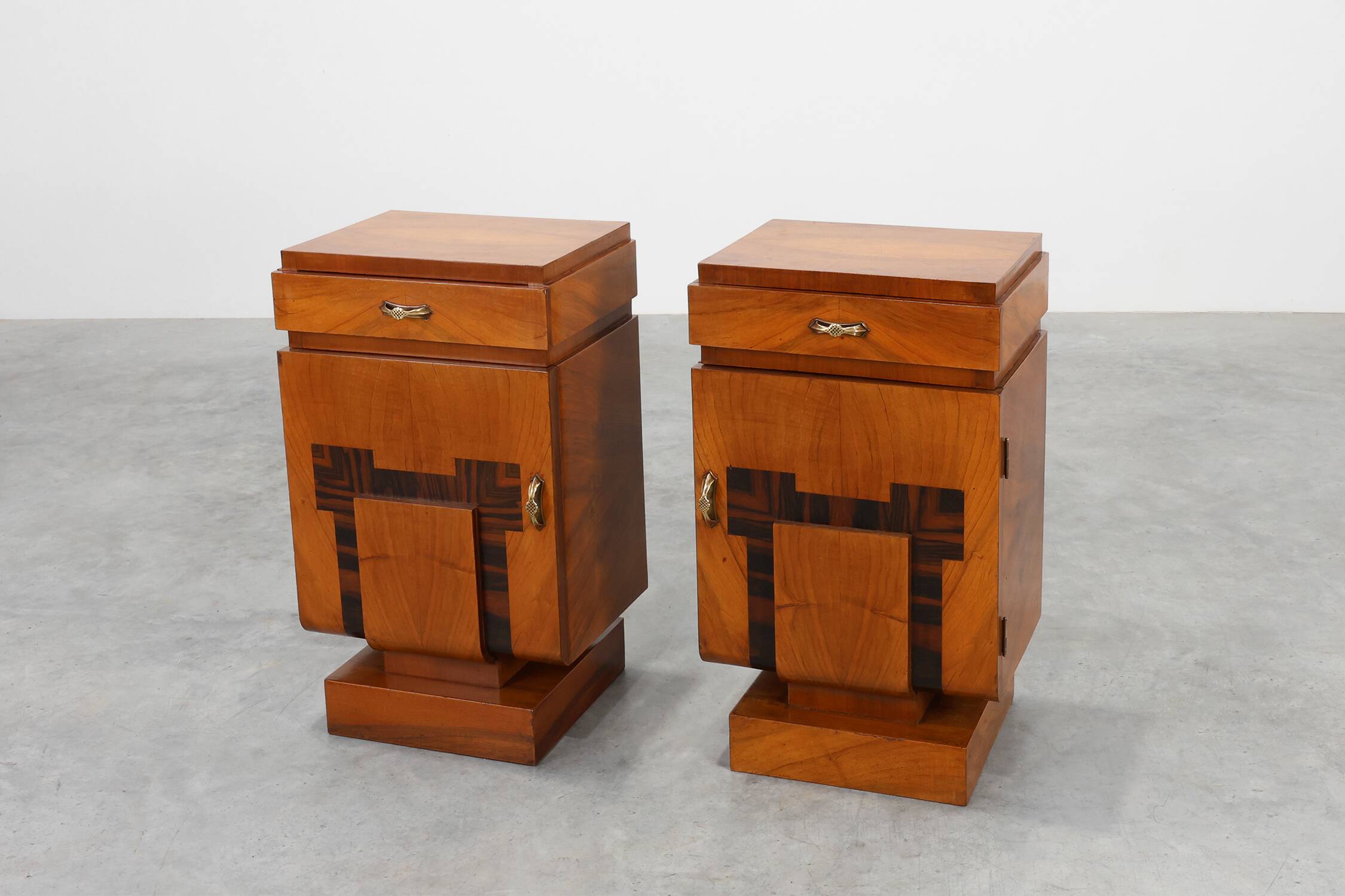 Set of Two Geometric Art Deco Wooden Nightstands, Italy 1920s