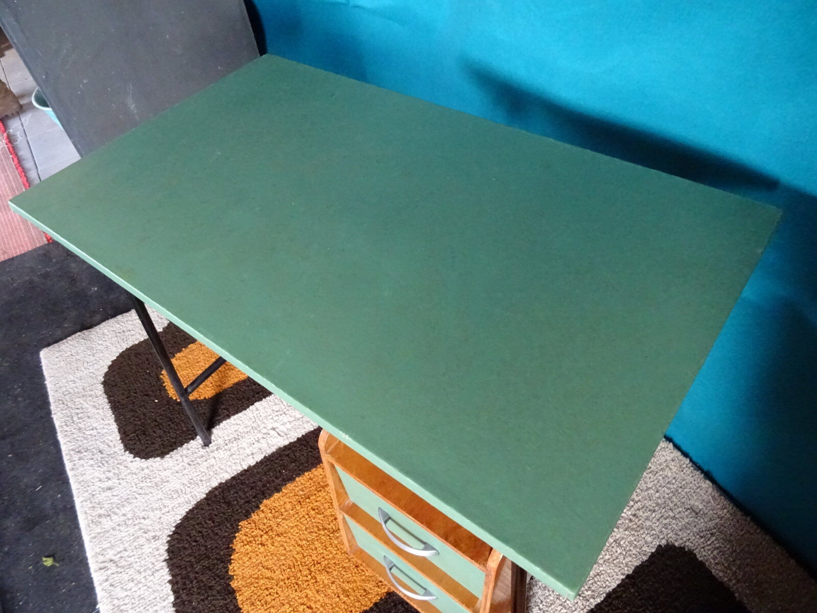 Desk hanging drawers and chair