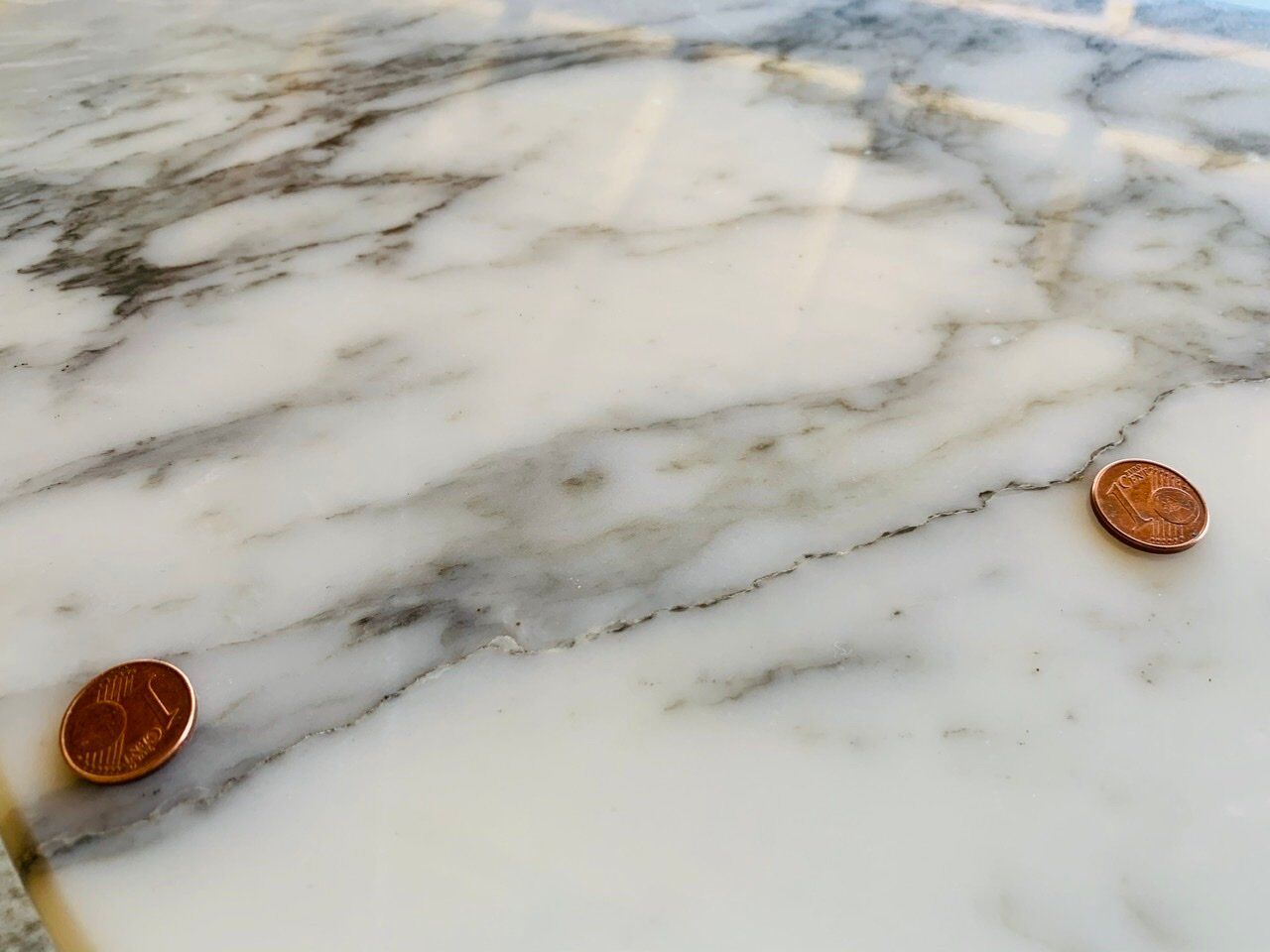 Eero Saarinen coffee table, oval, "Tulip" by Knoll International, circa 70's