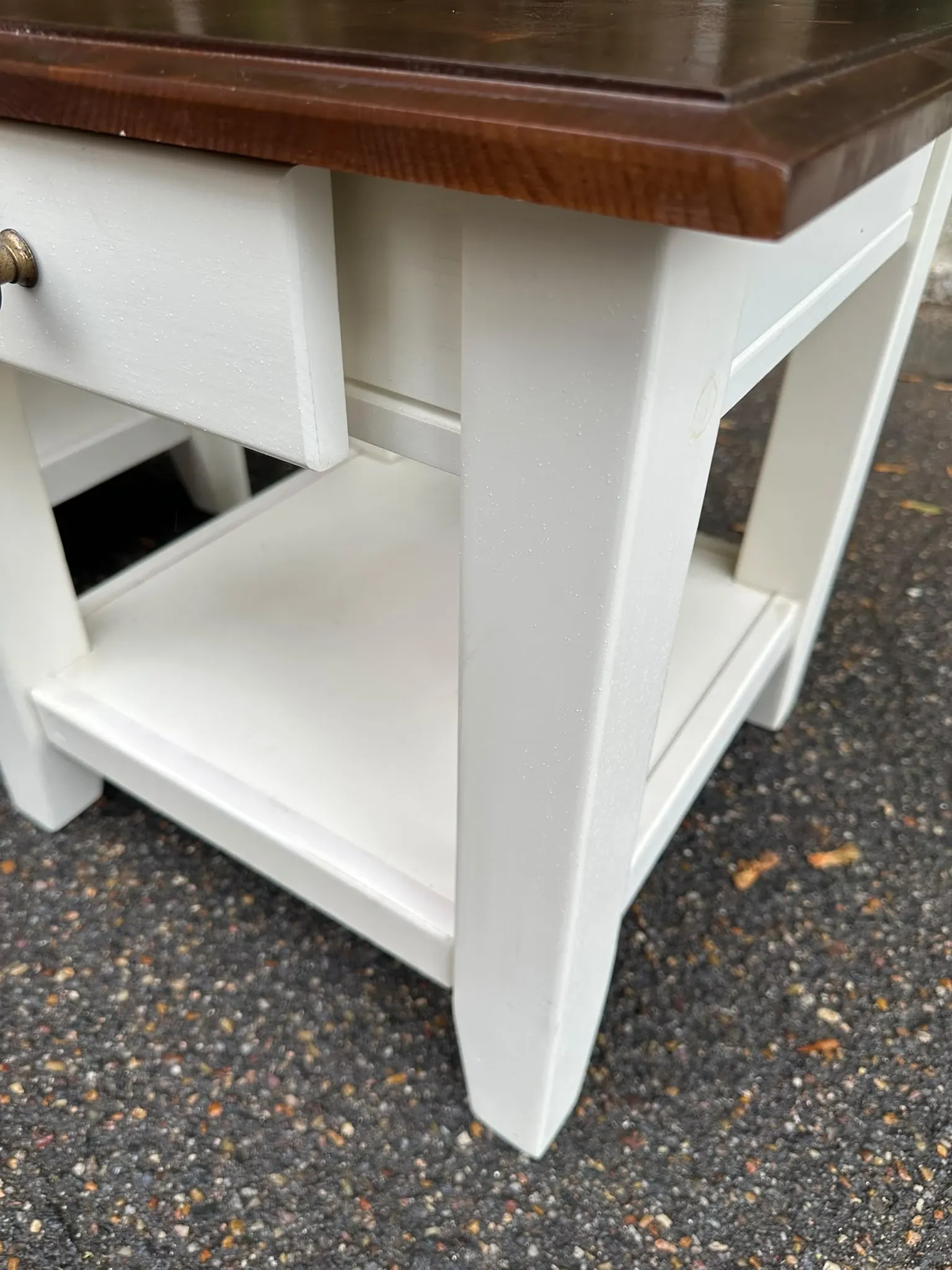 2 farmhouse bedside tables in white and solid wood from 1990.