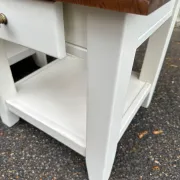 2 farmhouse bedside tables in white and solid wood from 1990.
