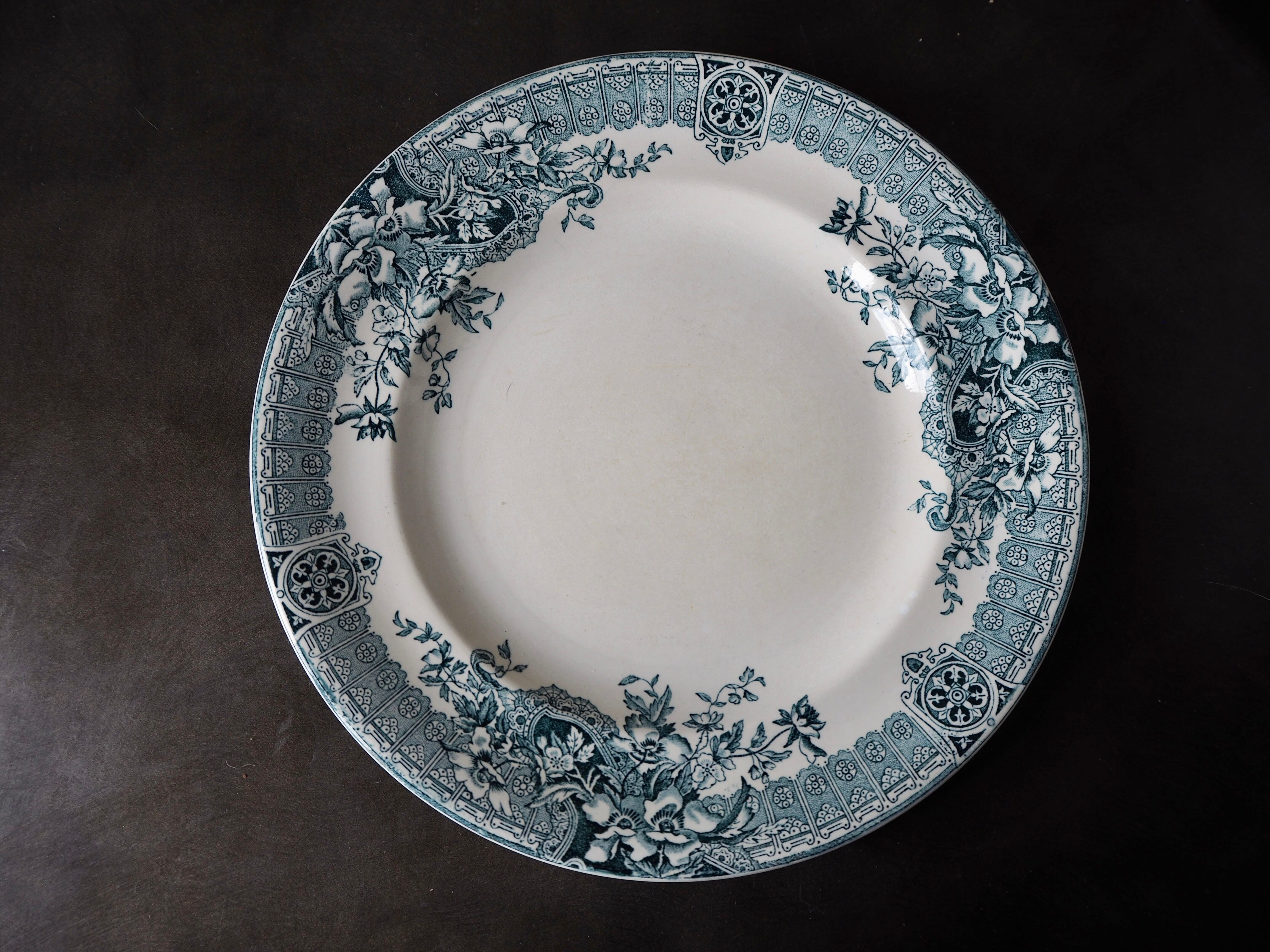 Set of 6 flat plates Longwy, Watteau model