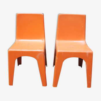 2 anciennes chaises enfant en plastique orange