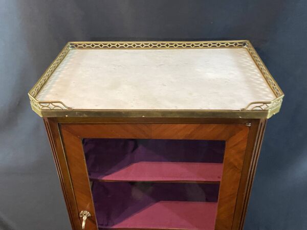 Petite vitrine XIXe de style Transition Louis XV Louis XVI