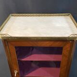 Small 19th-century display cabinet in the Transition style between Louis XV and Louis XVI.