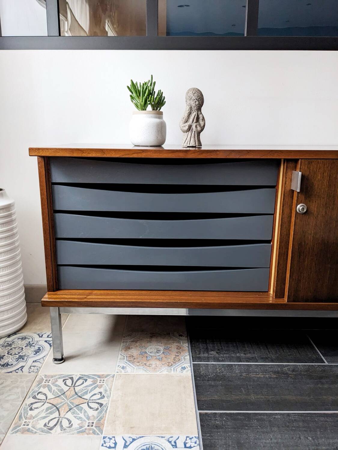 Airborne Midcentury Enfilade