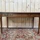 Bureau plat de style Louis XVI en merisier et cuir noir