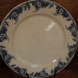 Flat plates in old earthenware with lions of France "Pernelle"