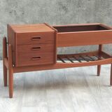 Sidebaord teak with planter by A. W. Iversen to Vinde Møbelfabrik, 1960