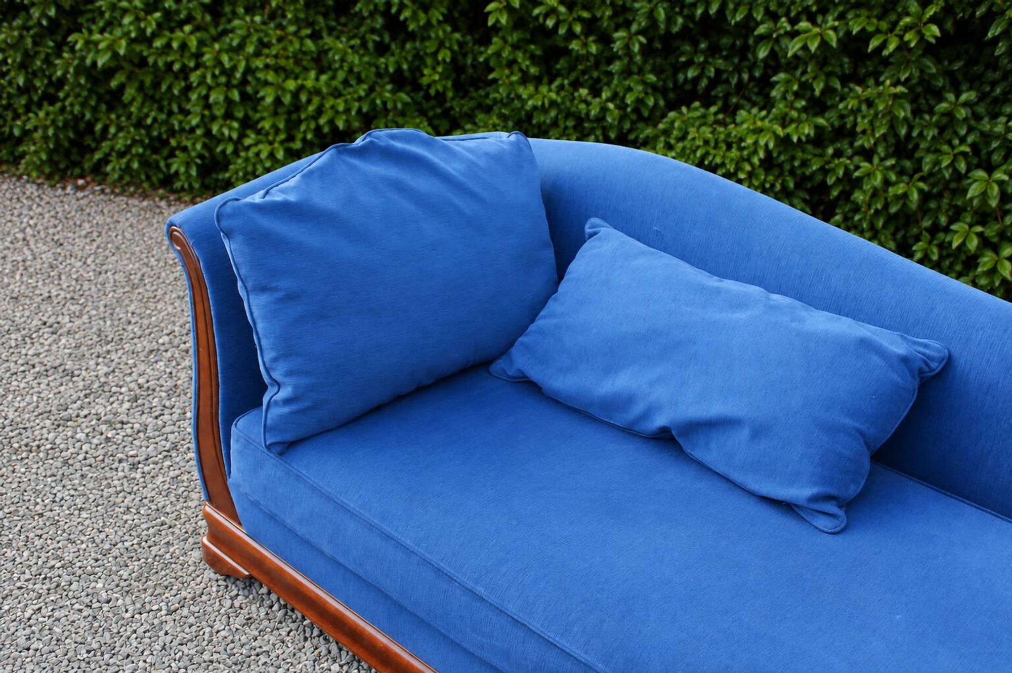Large vintage cobalt blue chaise longue in fabric and wood – long chair 190