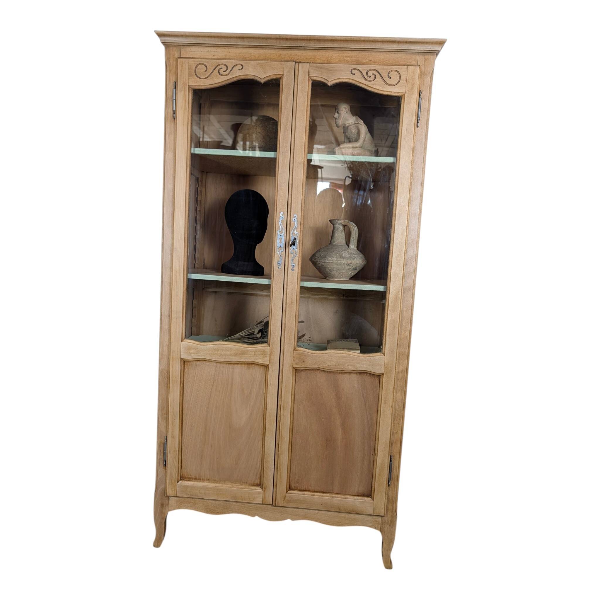 Louis XV display cabinet style