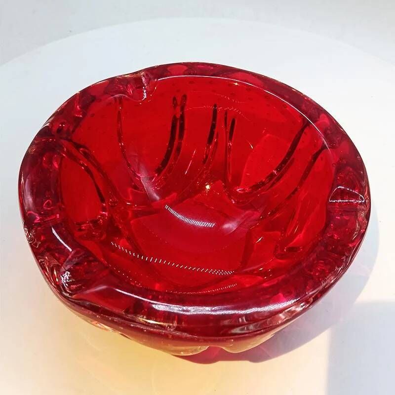 1960s ashtray or catch-all in Murano glass with air bubbles.