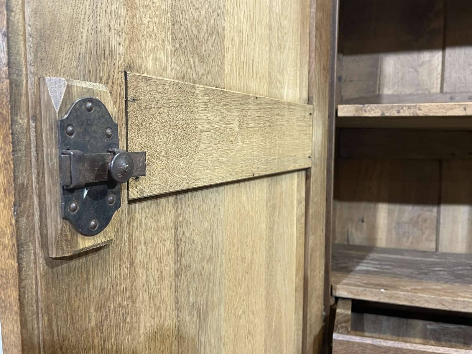 Armoire de mariage Normande sculptée en chêne clair du 19ème siècle