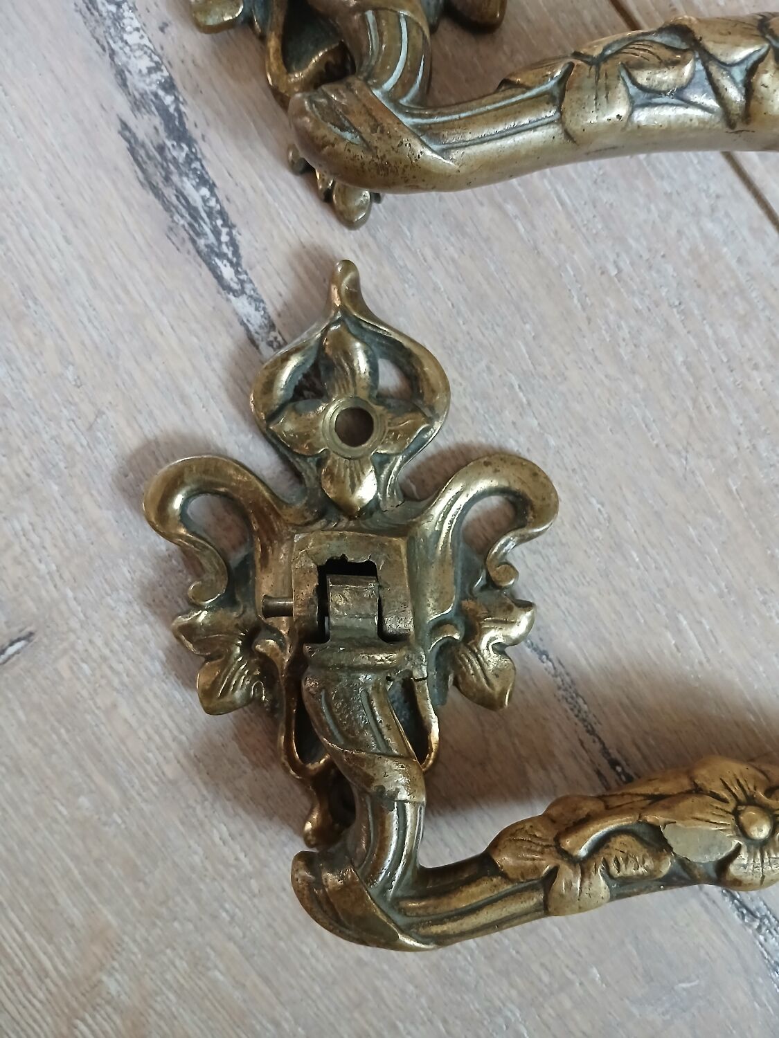 Paire de poignées en bronze L.Pinet
