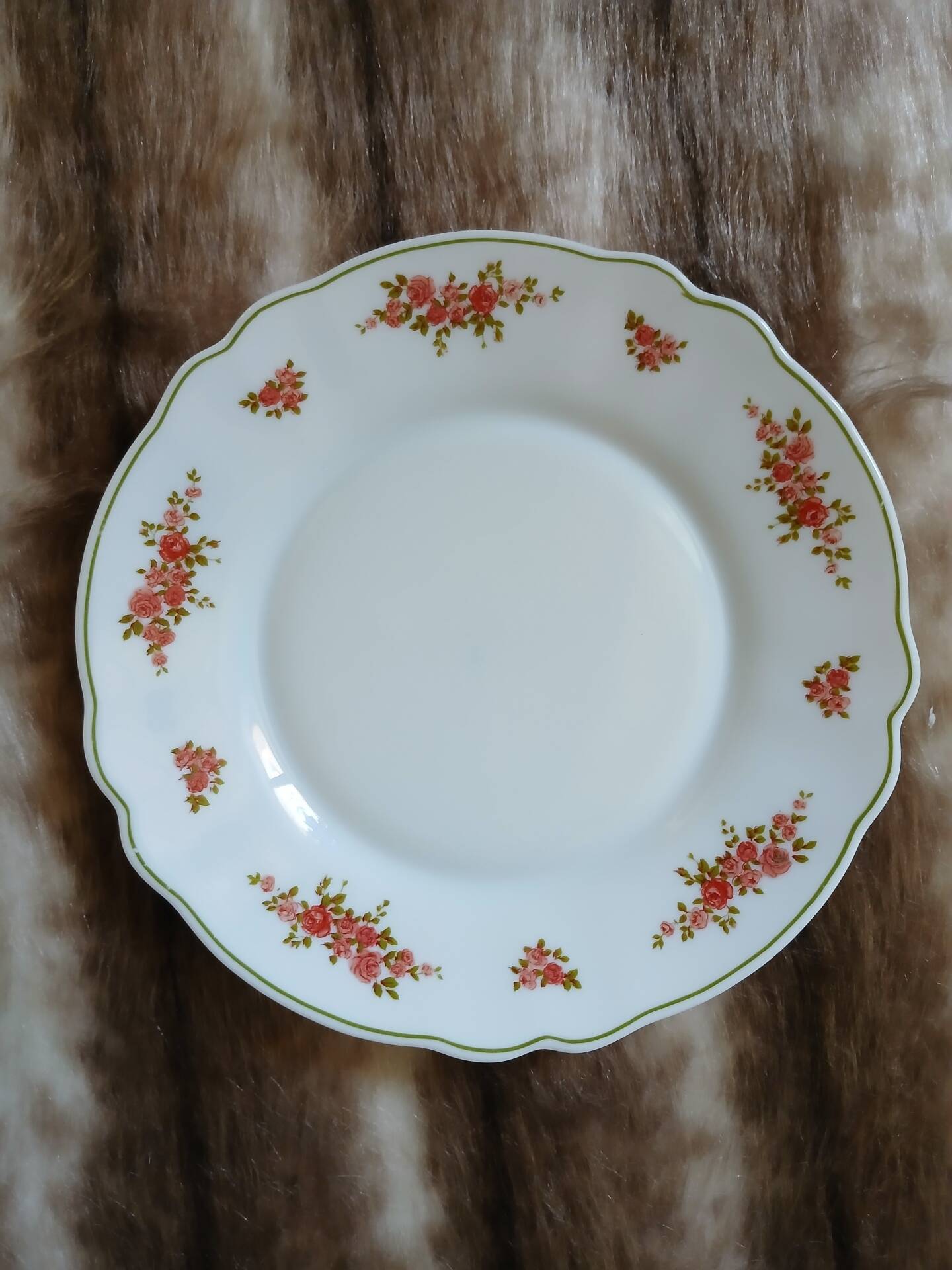 6 vintage dessert plates in Arcopal