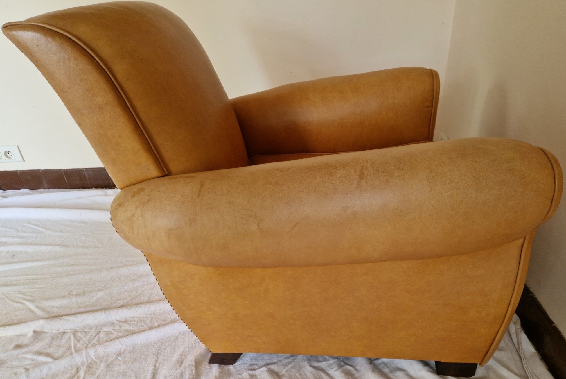 Vintage cognac leather club chair – natural patina – 1970s style