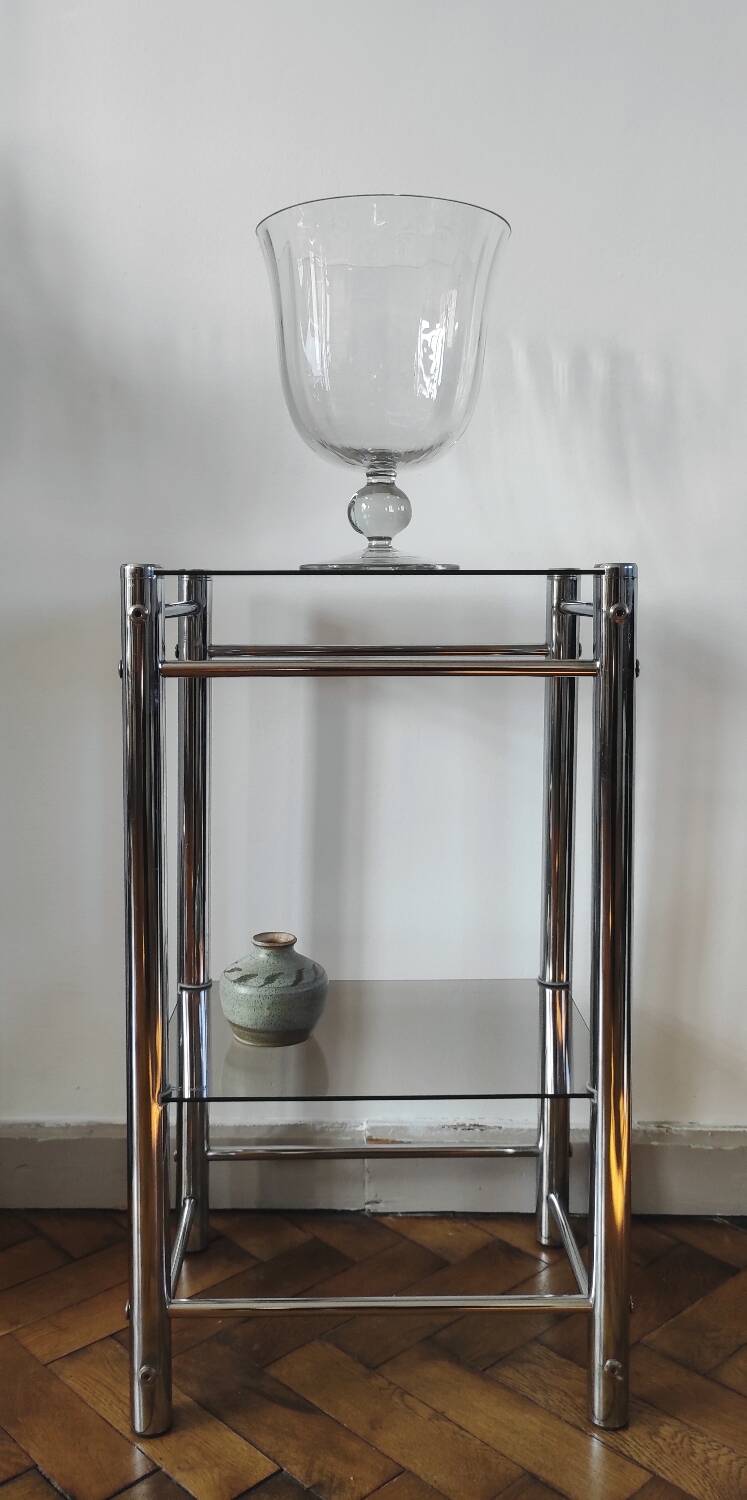 Large Médicis vase in transparent glass on a baluster base.