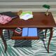 Petit bureau en bois de style Louis XV