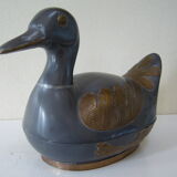 Duck empty-metal pocket
