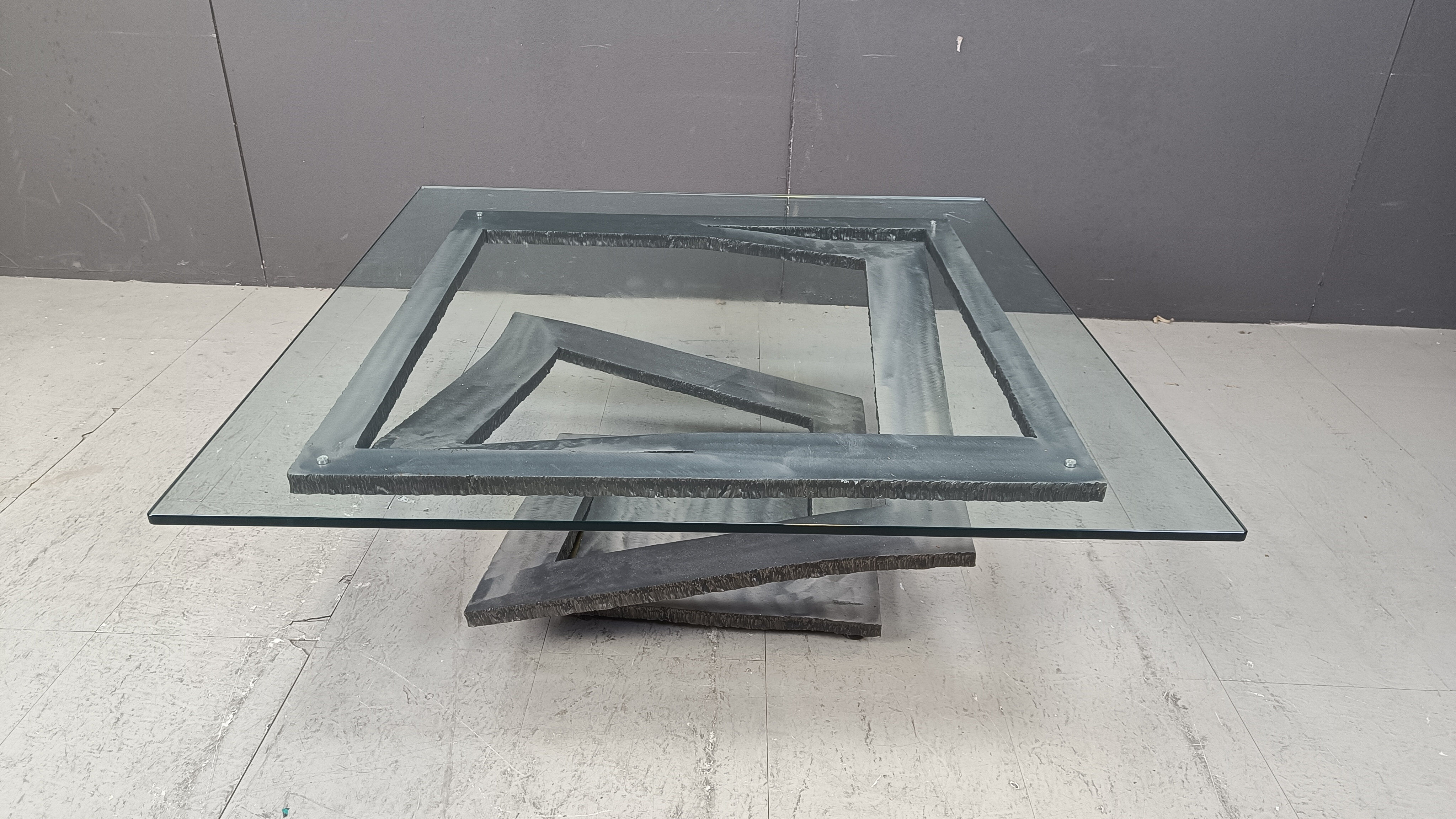 Table basse Fleur de Fer par Maurice Barilone, années 1980.