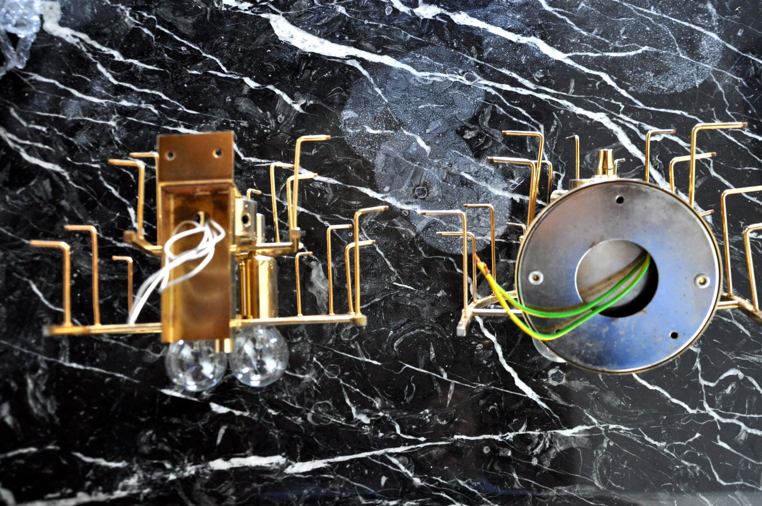 Pair of Venini wall sconces, 2 levels, Murano glass, Italy, 1970.