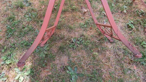 Table de jardin et 2 chaises en fer peint vieilli du milieu du siècle, années 1960